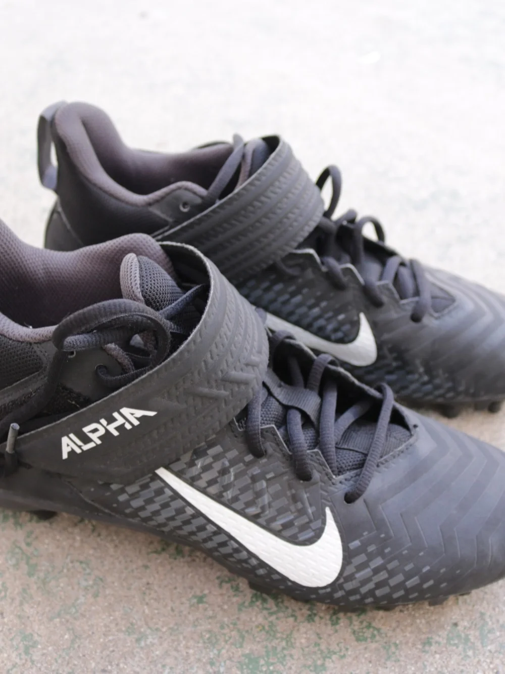 Nike Alpha Menace Varsity 2 Molded Football Cleats Men's Sz 9.5 Black AQ8154-001